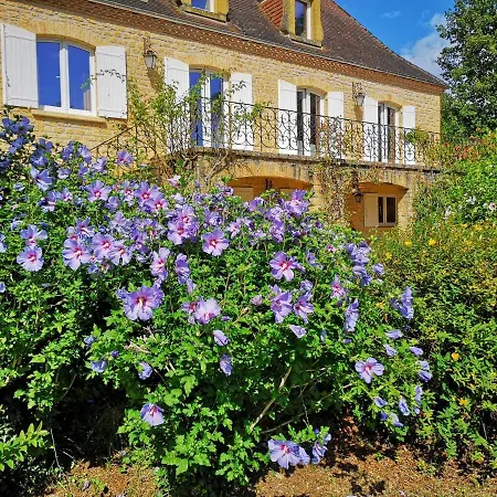 Propriete Avec Piscine De 2 A 9 Personnes, De Saint Donat, Holiday home