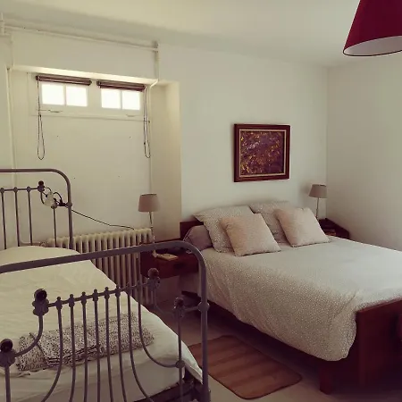 Propriete Avec Piscine De 2 A 9 Personnes, De Saint Donat, *