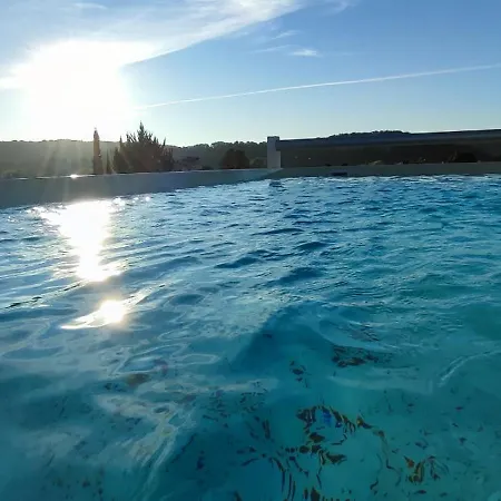 Propriete Avec Piscine De 2 A 9 Personnes, De Saint Donat, *