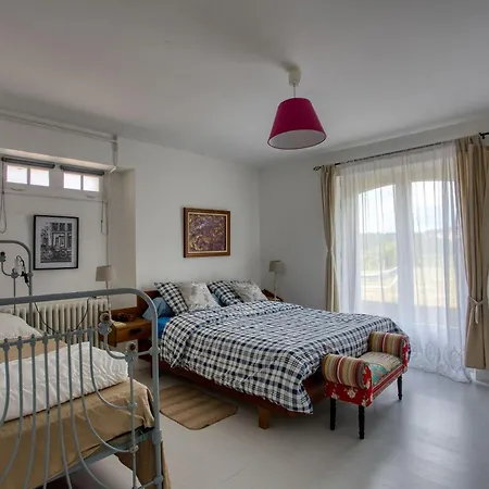 Propriete Avec Piscine De 2 A 9 Personnes, De Saint Donat, Holiday home *