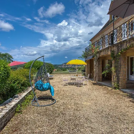 Propriete Avec Piscine De 2 A 9 Personnes, De Saint Donat,