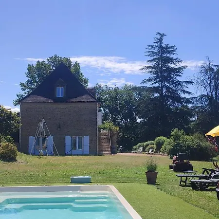 Propriete Avec Piscine De 2 A 9 Personnes, De Saint Donat,