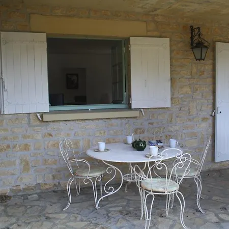 Propriete Avec Piscine De 2 A 9 Personnes, De Saint Donat, Holiday home