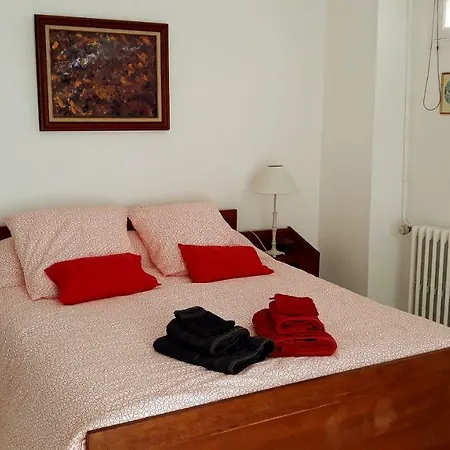 Propriete Avec Piscine De 2 A 9 Personnes, De Saint Donat, Holiday home *