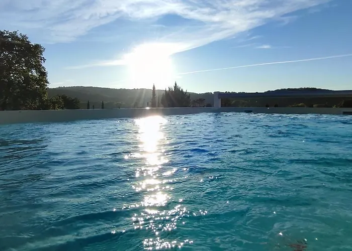 Propriete Avec Piscine De 2 A 9 Personnes, De Saint Donat, لا روك-غاجياك